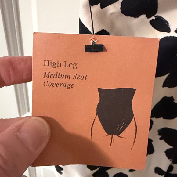 Shade and Shore Women’s Floral Black and Cream one-piece Swimsuit Size Large NEW - Picture 3 of 7